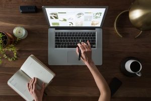 Czy szkolenie BHP online to skuteczna forma zdobywania wiedzy o bezpieczeństwie pracy?
